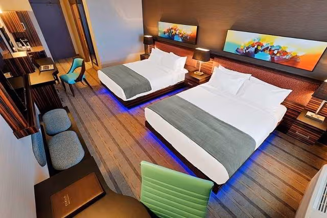 DOUBLE QUEEN SIZE BED