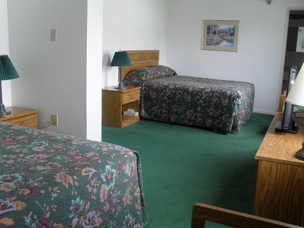 Maquinna Lodge0