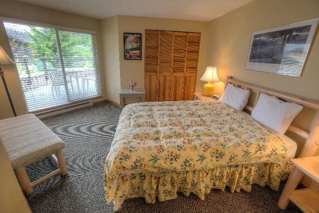 DOUBLE TWO DOUBLE BEDS