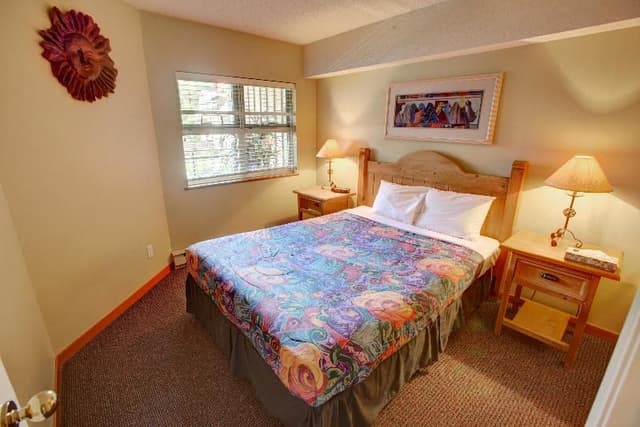 DOUBLE WITH DOUBLE BED
