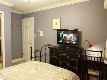 Camilla House Bed & Breakfast2