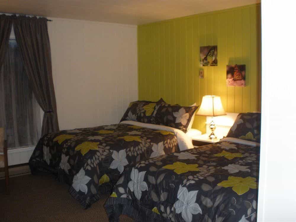 PICCADILLY MOTEL GOLF SUITES