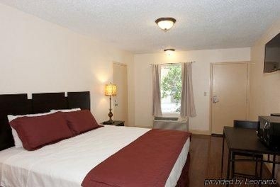 Southern Oaks Inn2
