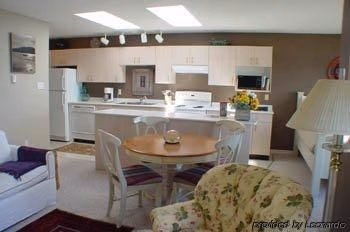 The Lodge at Weir's Beach0