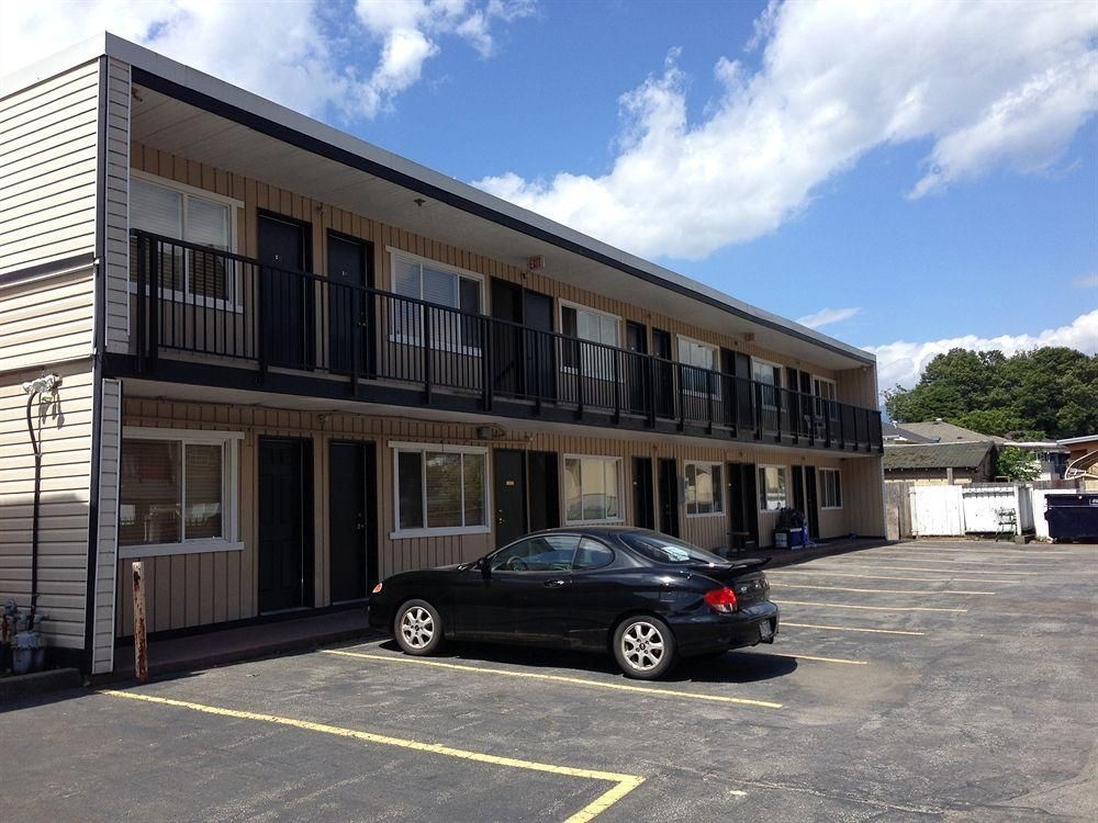Squamish Budget Inn1