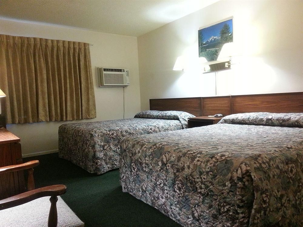 Fuller Lake Motel2