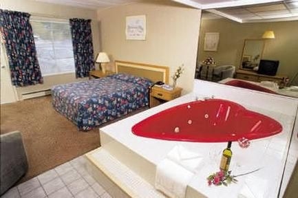 CANDLELIGHT INN2