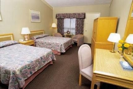 CANDLELIGHT INN4