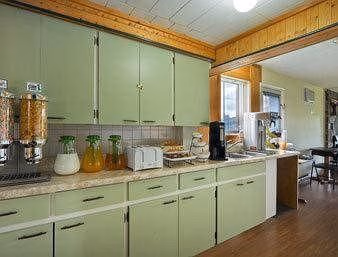 Knights Inn Kincardine4