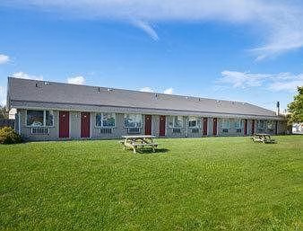 Knights Inn Kincardine3