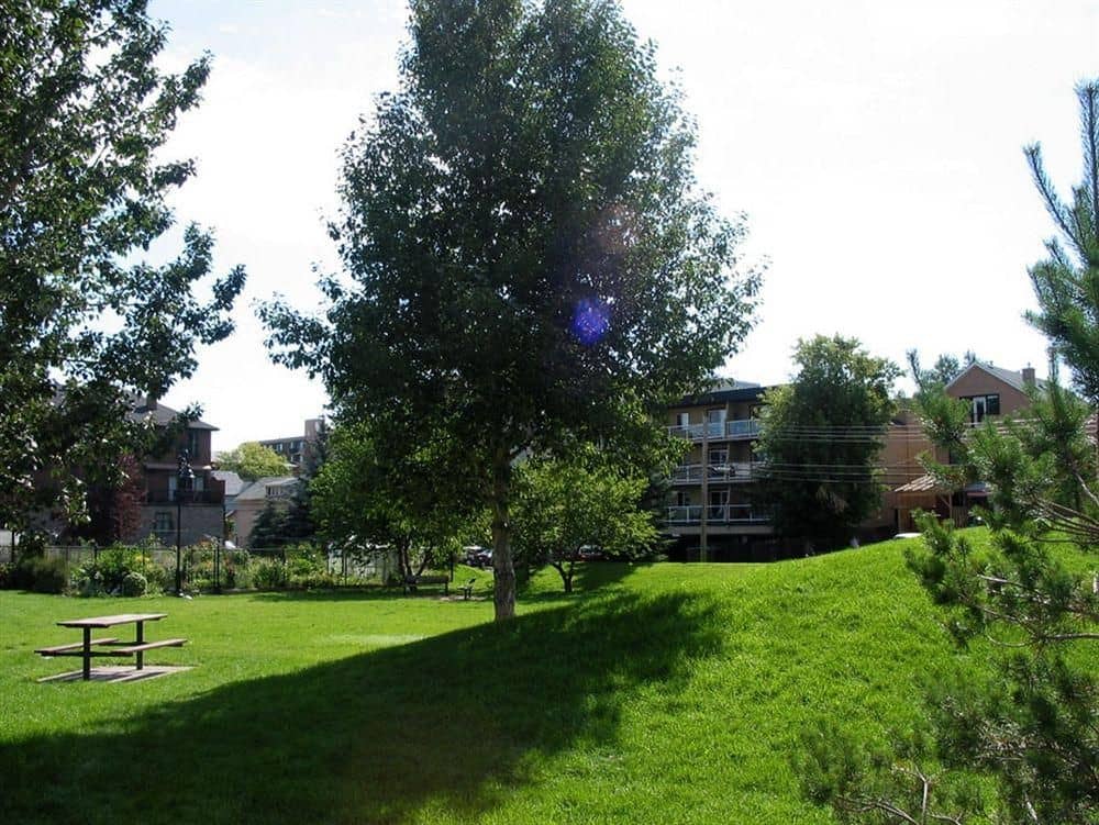 Westways Calgary Guest House Bed & Breakfast Westways Calgary Guest House Bed & Breakfast