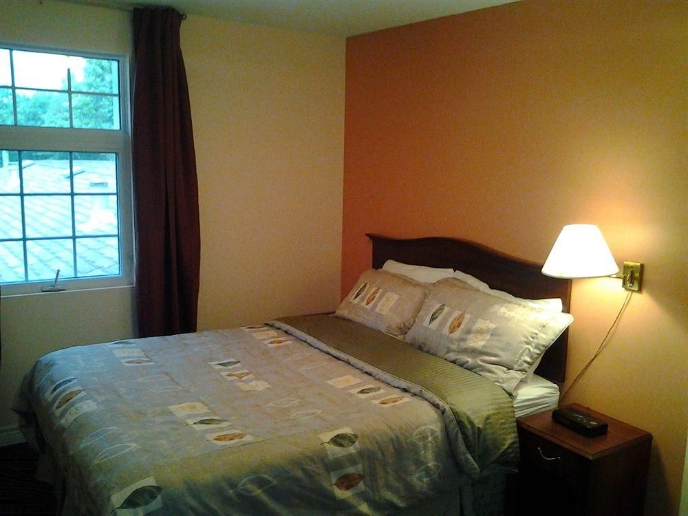 LAKESHORE SUITES2