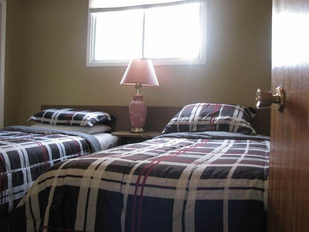 Plaza Motel2