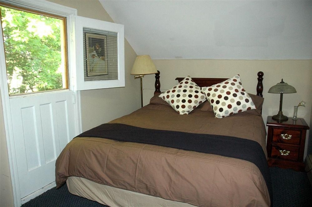 Douglas Guest House2