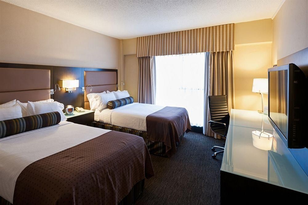 Holiday Inn Hotel & Suites Vancouver Downtown4