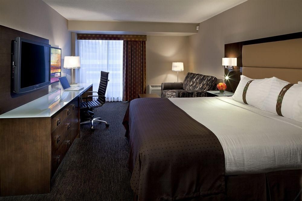 Holiday Inn Hotel & Suites Vancouver Downtown0