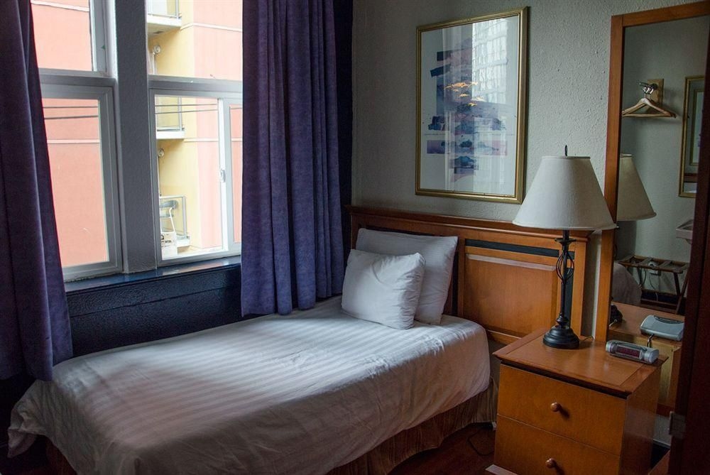 Hotel Ambassador1