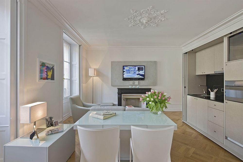 สวิส ลักชัวรี อพาร์ตเมนท์ (Swiss Luxury Apartments)1
