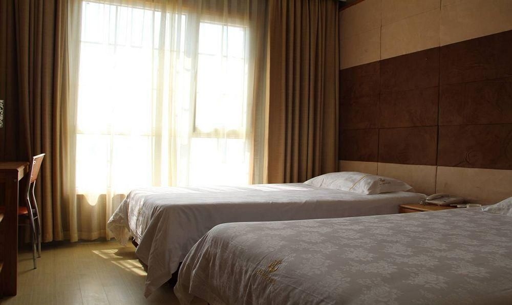 Qingdao Dream Ship Hotel1