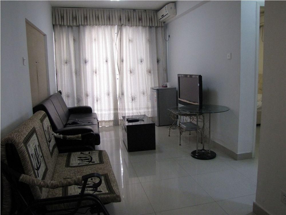She & He Apartment0