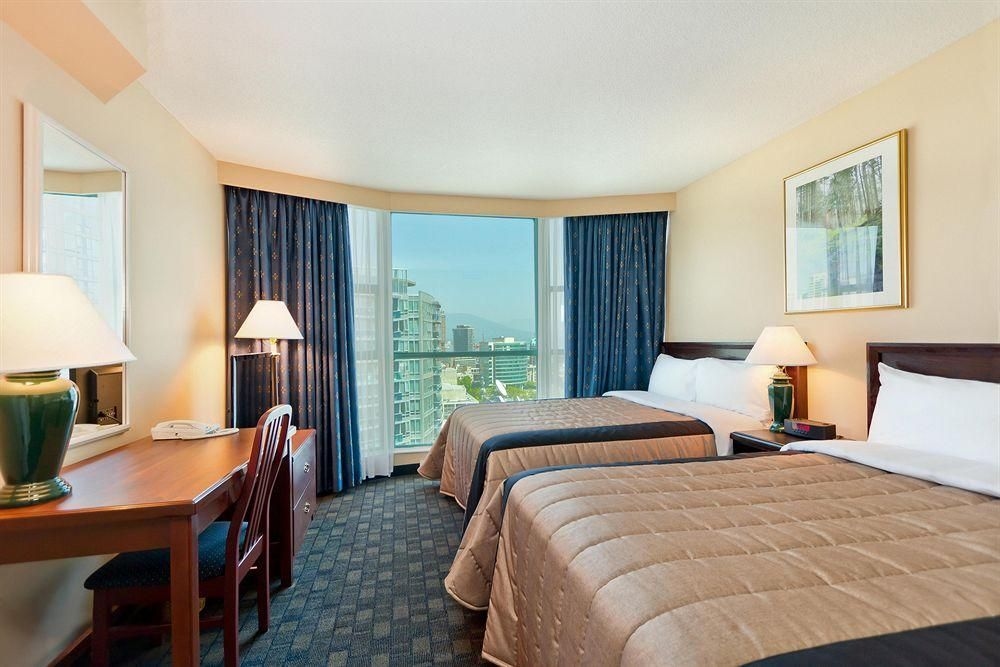 Rosedale On Robson Suite Hotel3