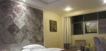 Jinjiang Crowne Holiday Hotel0