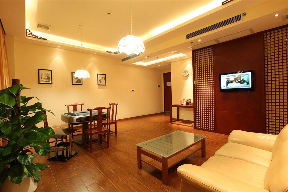 Cedar Hotel2