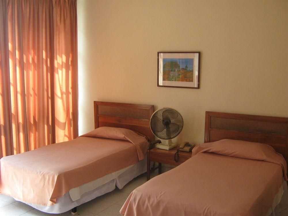 Hotel Royal Plaza Cali4