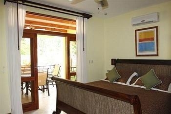 Club Del Cielo2