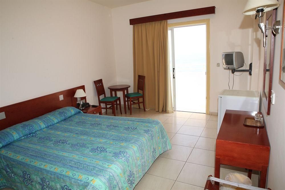 Iris Beach Hotel1