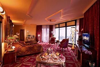 Riverside Royal Hotel & Spa4