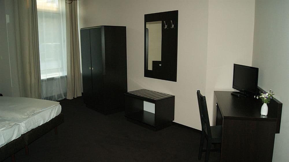 Hotel Saks Hotel Saks