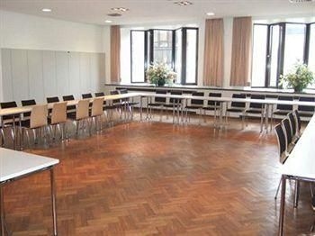 DJH Jugendgastehaus Adolph Kolping - Hostel1