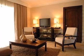 Lifestyle Royal Suites2