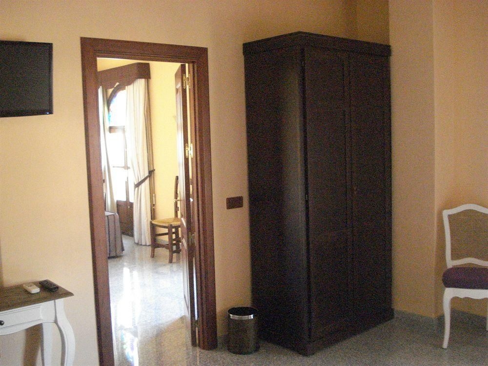 Hotel Plaza del Castillo0