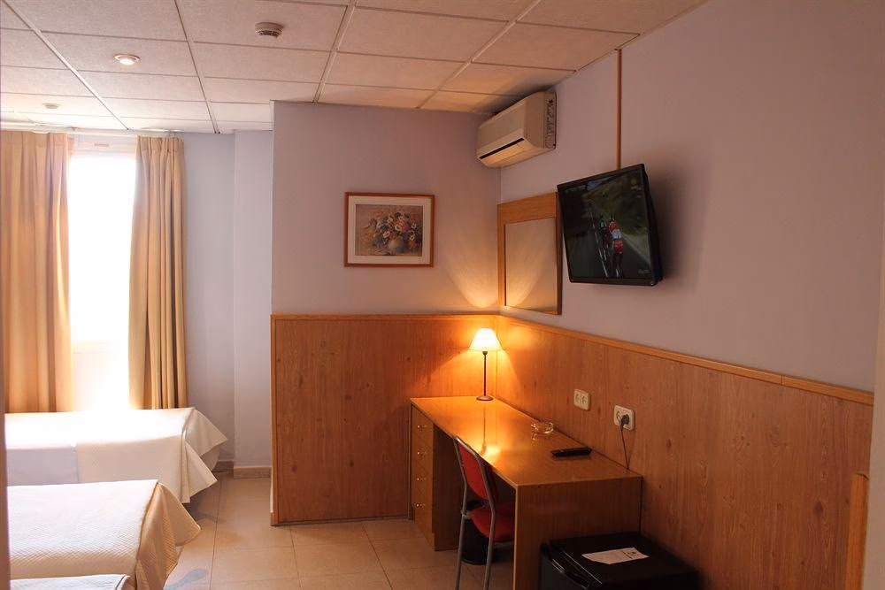 Hostal Mendez Nunez4