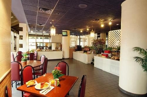 Quality Suites Downtown Windsor3