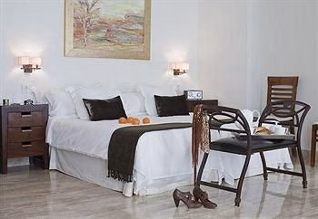 Puerta Catedral Apartments4