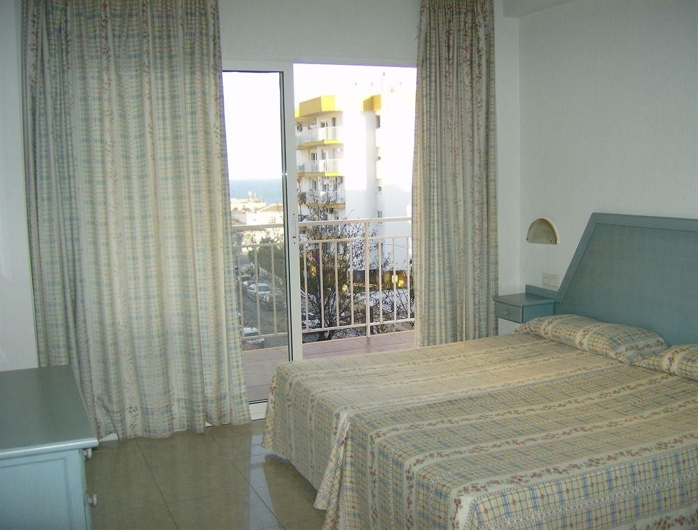 El Velero Apartments3