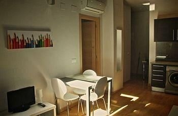 Blue Moon Apartments4