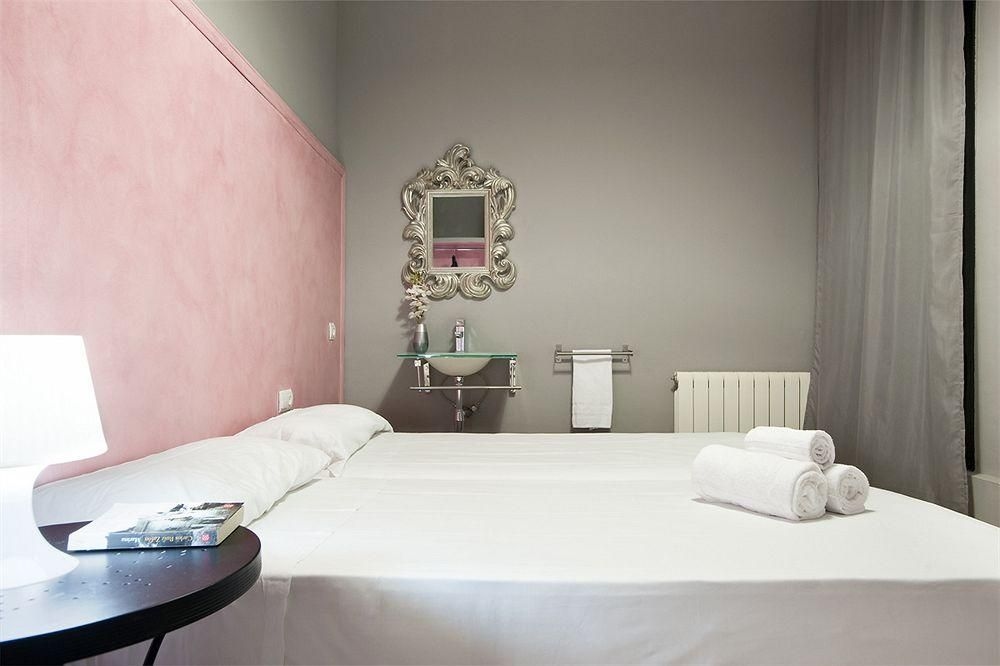 Ella Hostel Barcelona0