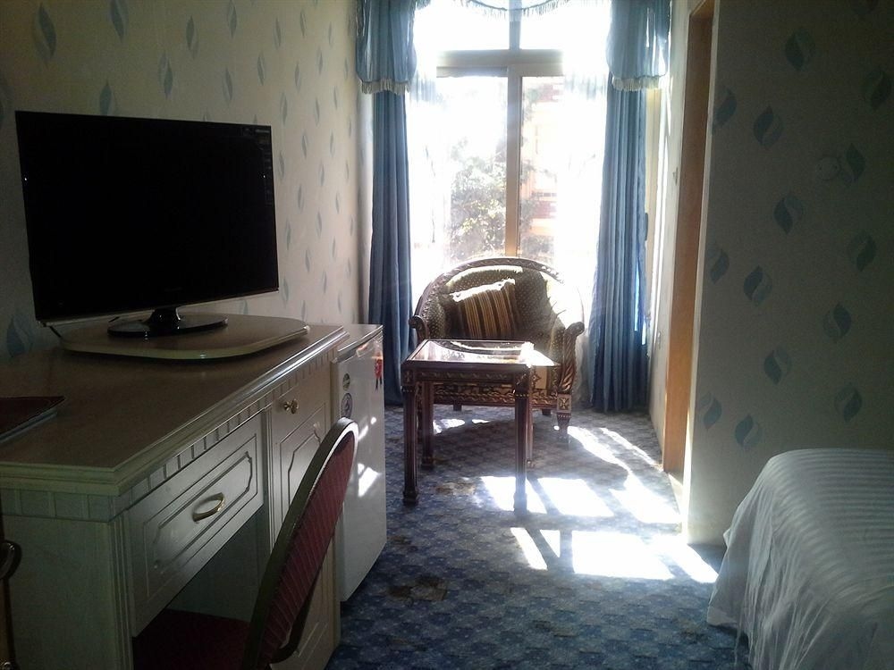 Crown Hotel1