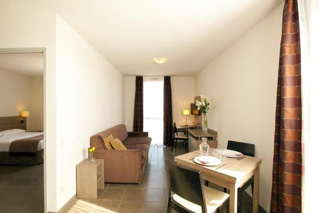 APARTMENT CAPACITY 4