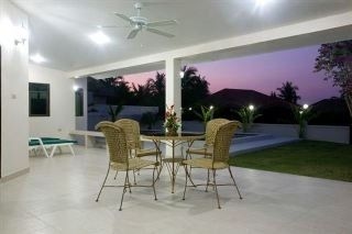แมบปราชาน เล้ค วิลลา (Mabprachan Lake Villa)0
