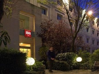 Ibis Rungis1