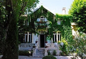 Hostellerie Le Chalet Fleuri0