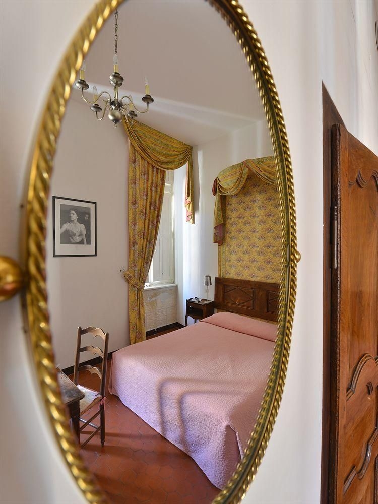 Hotel d' Arlatan4