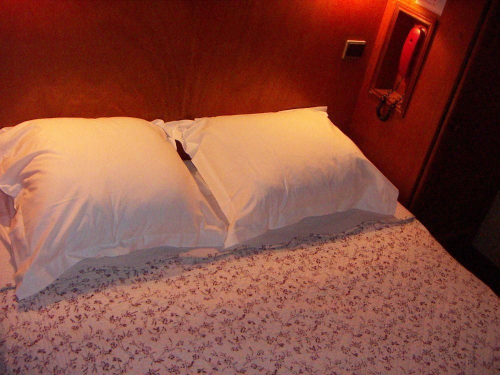โรงแรมเดอ บอร์กโดซ์ (Hotel de Bordeaux)1