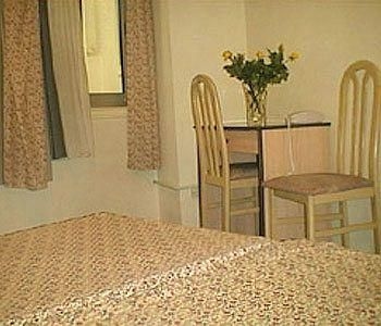 Alan Robert's Hotel0