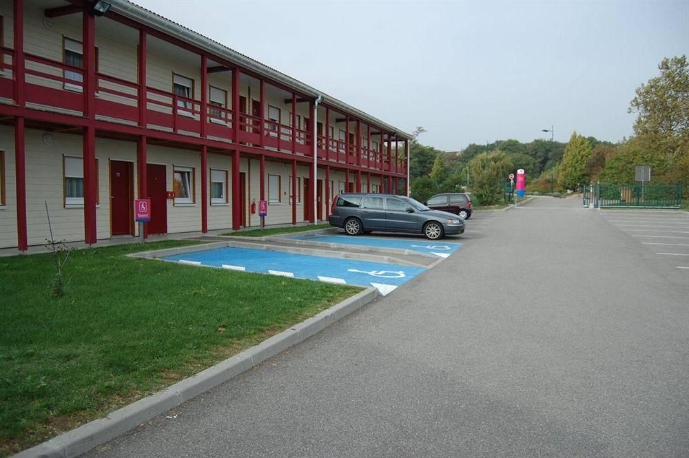 Village Hotel1